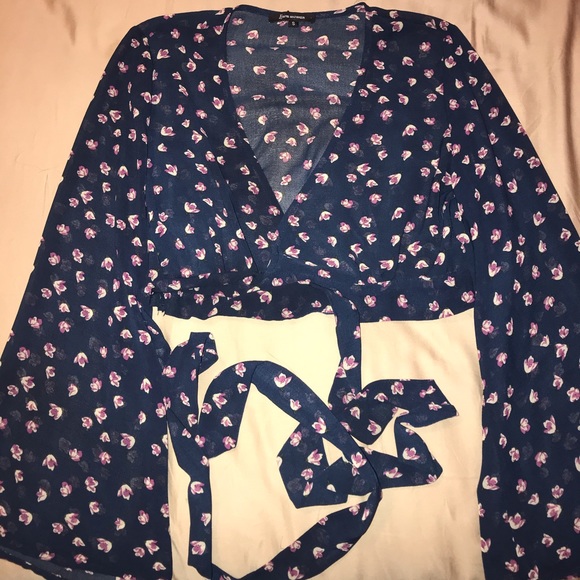 Long bell sleeve wrap top - Picture 4 of 5